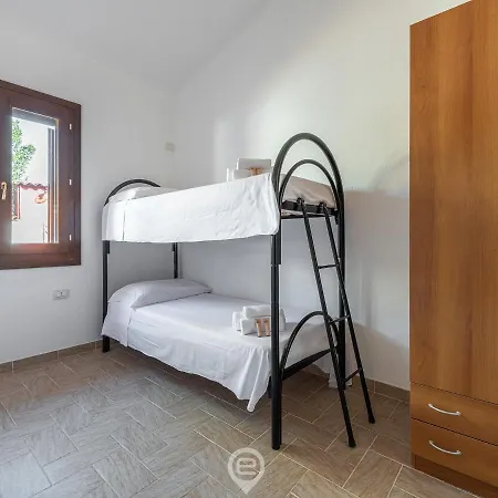 House Charlotte * Is Solinas
